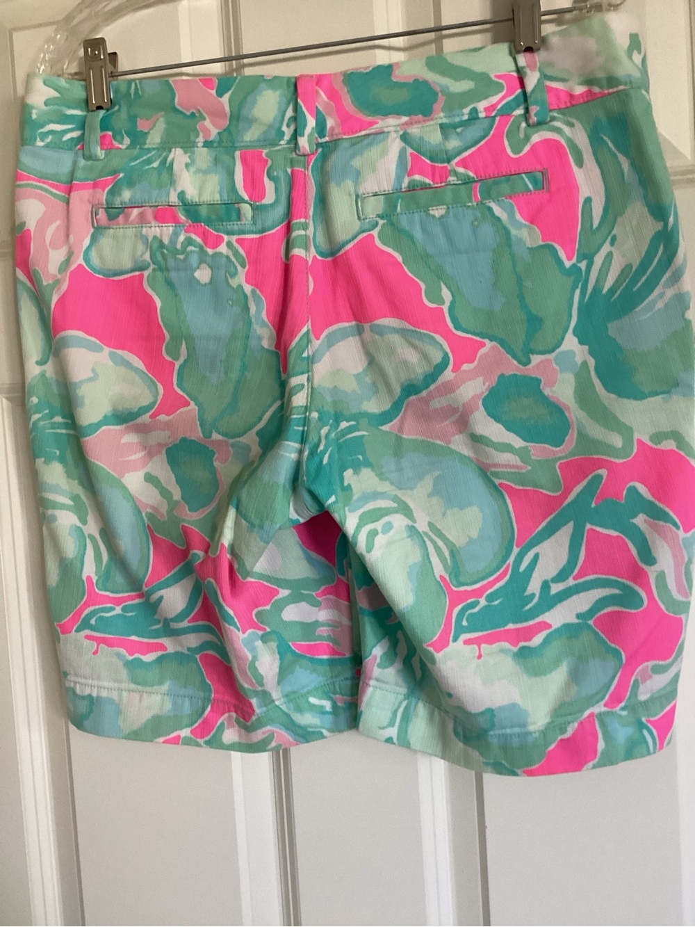 Lilly Pulitzer resort wear vibrant shorts - Picture 3 of 10